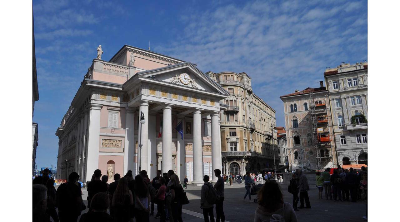 Unica Nel Cuore Storico Di Trieste Exteriör bild